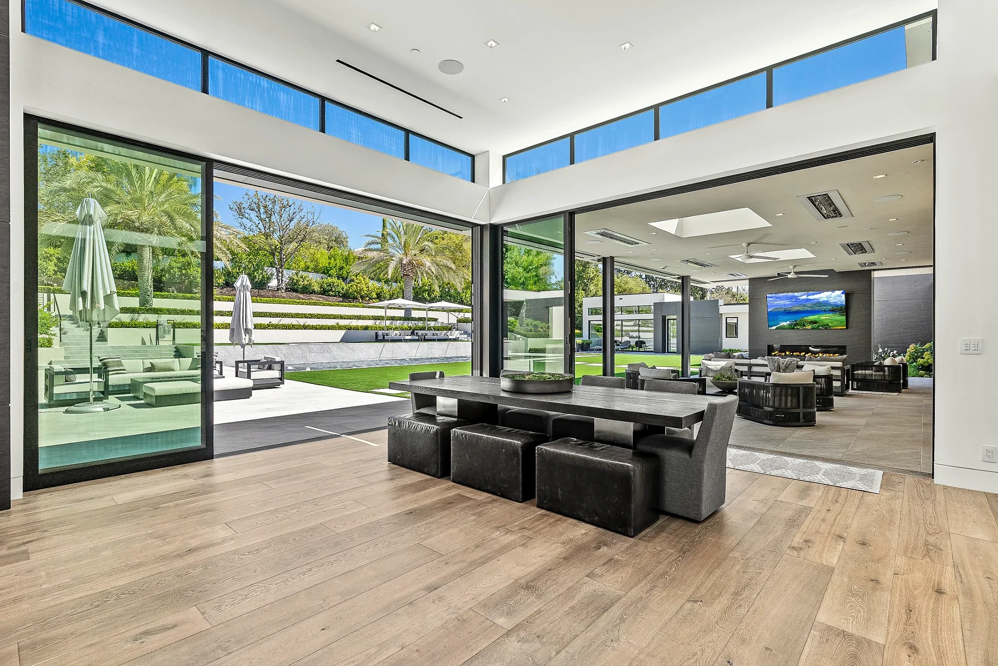 11-the-palms-monte-sereno-indoor-outdoor-dining.webp