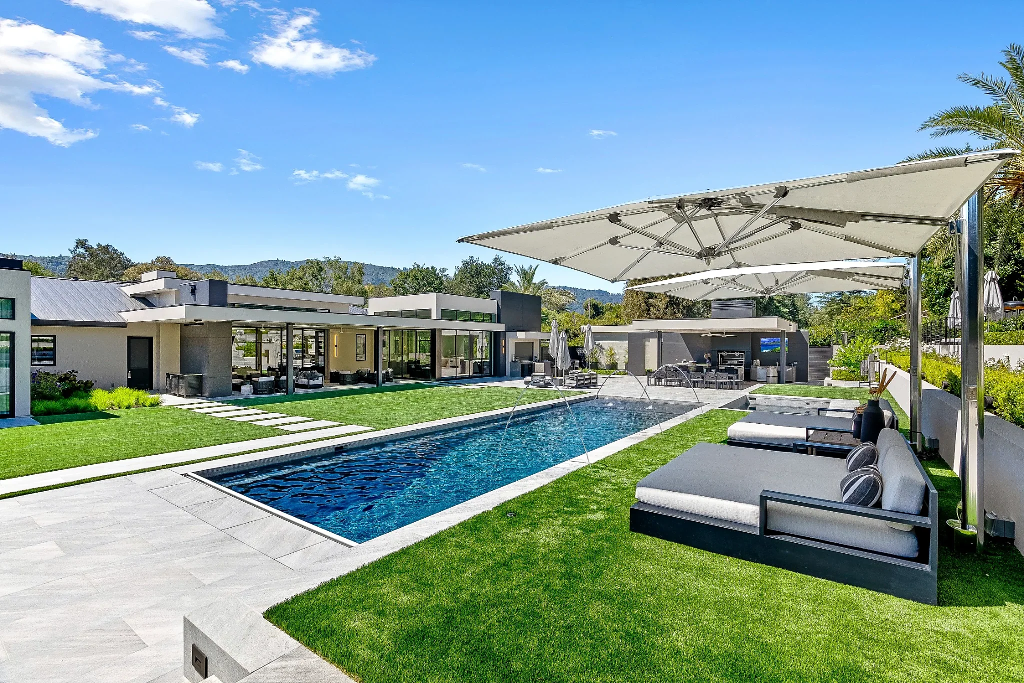 03-the-palms-monte-sereno-pool-daylight.webp