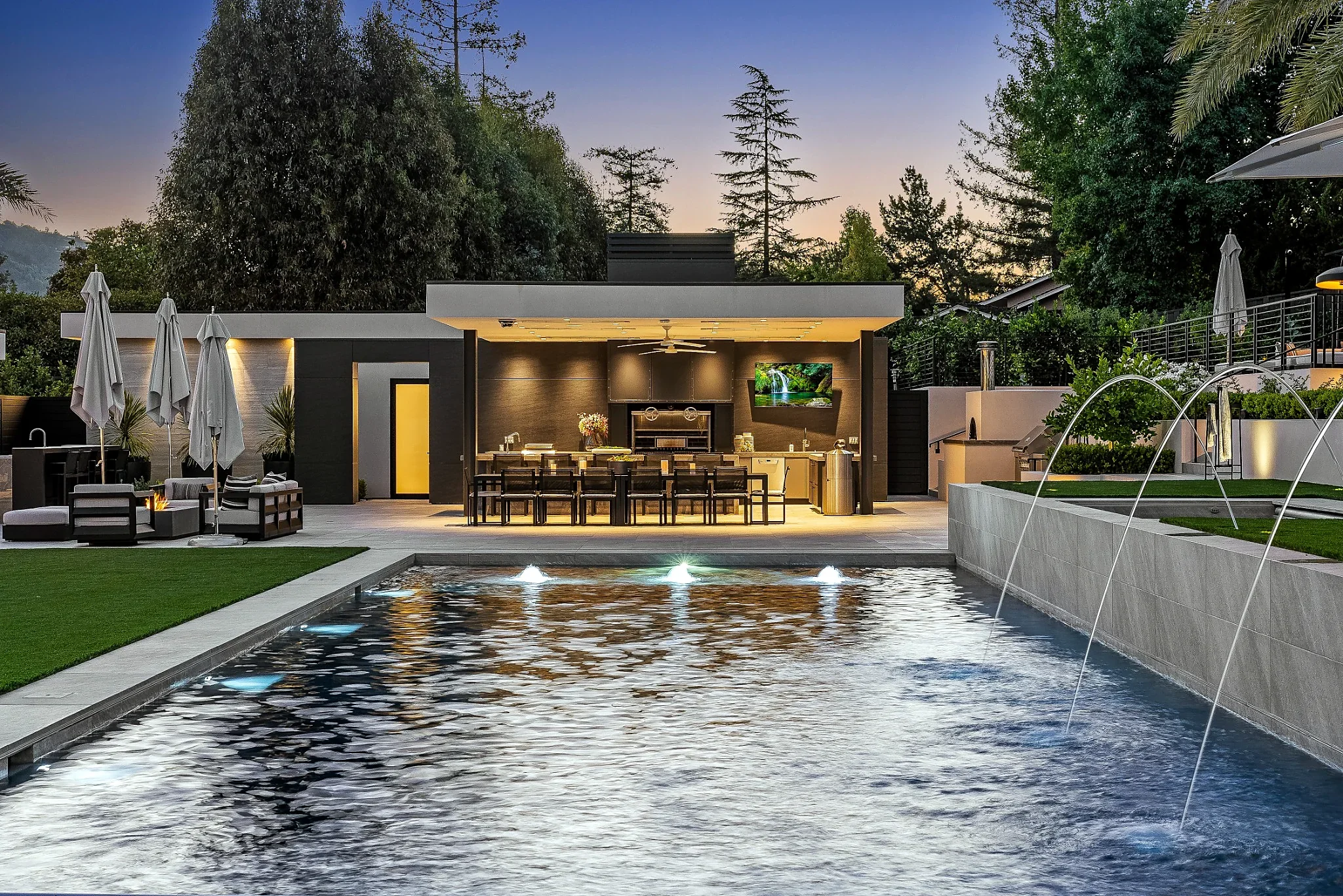 04-the-palms-monte-sereno-pool-twilight.webp