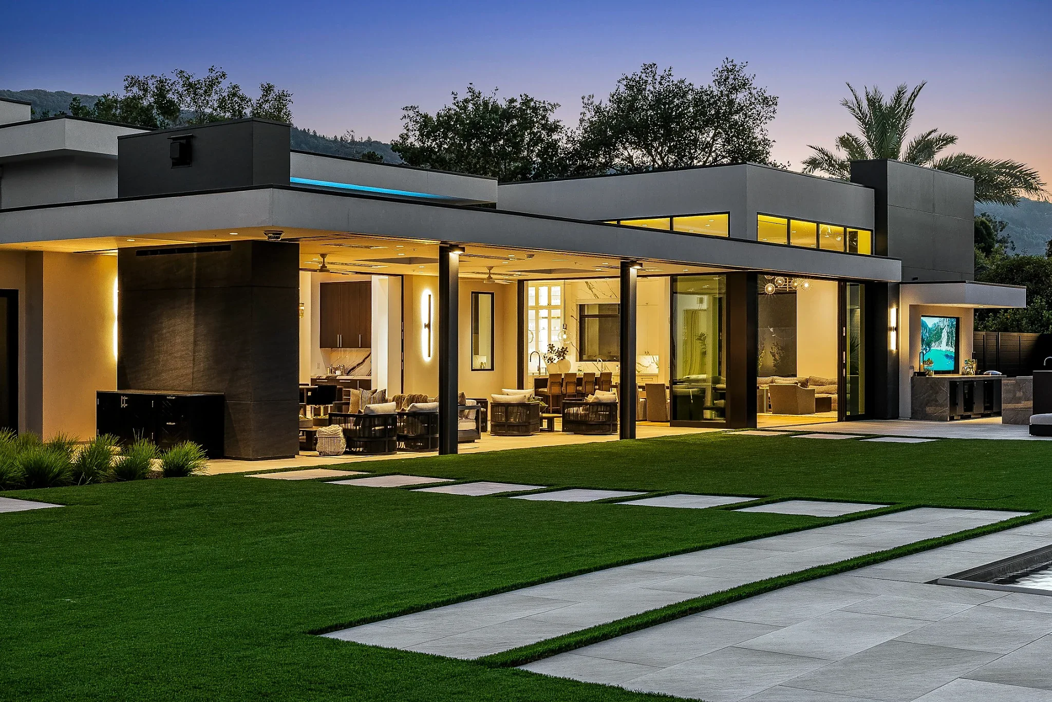 02-the-palms-monte-sereno-rear-exterior-twilight.webp