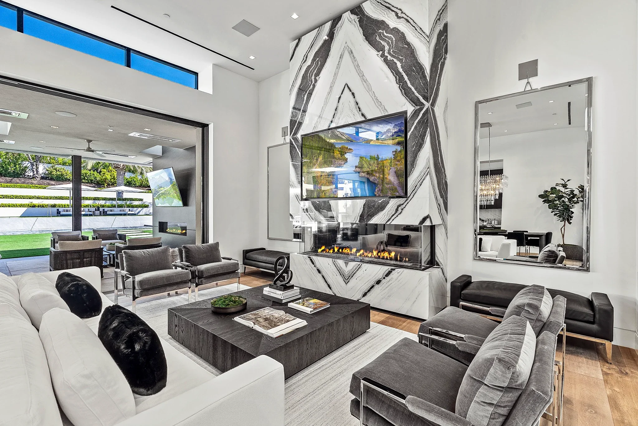 10-the-palms-monte-sereno-living-room-fireplace.webp