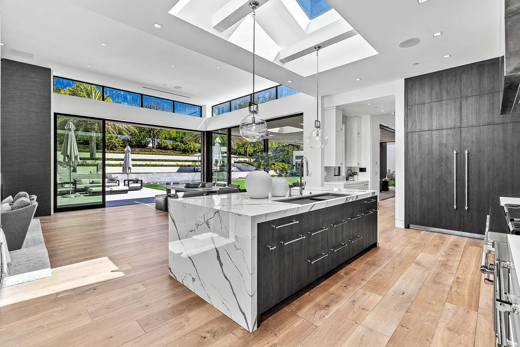 12-the-palms-monte-sereno-kitchen-indoor-outdoor.webp