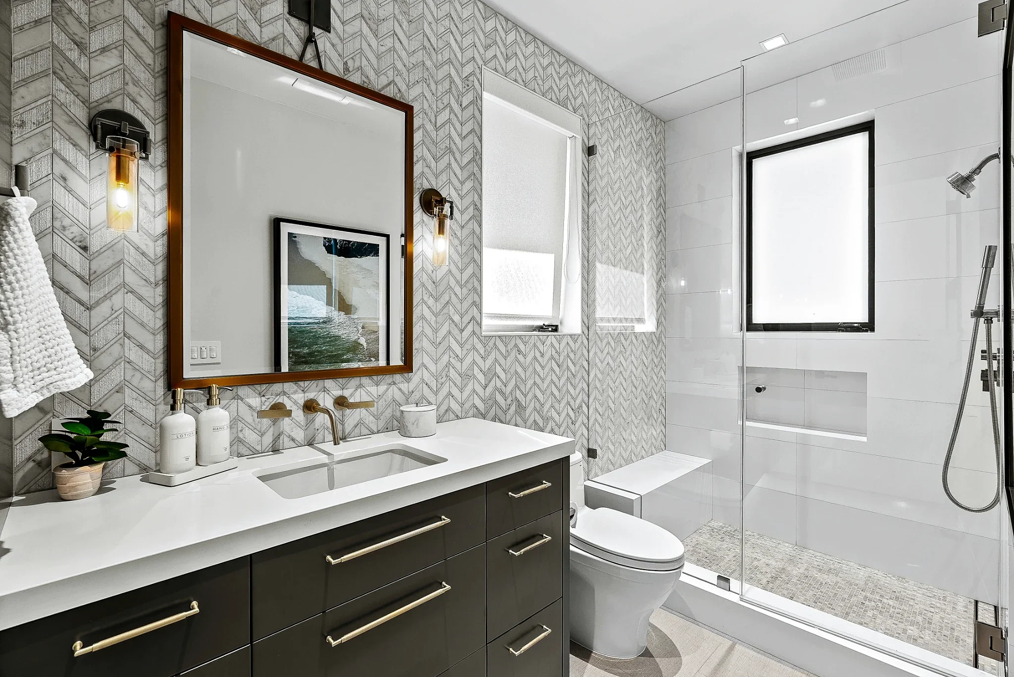 20-the-palms-monte-sereno-guest-bath.webp