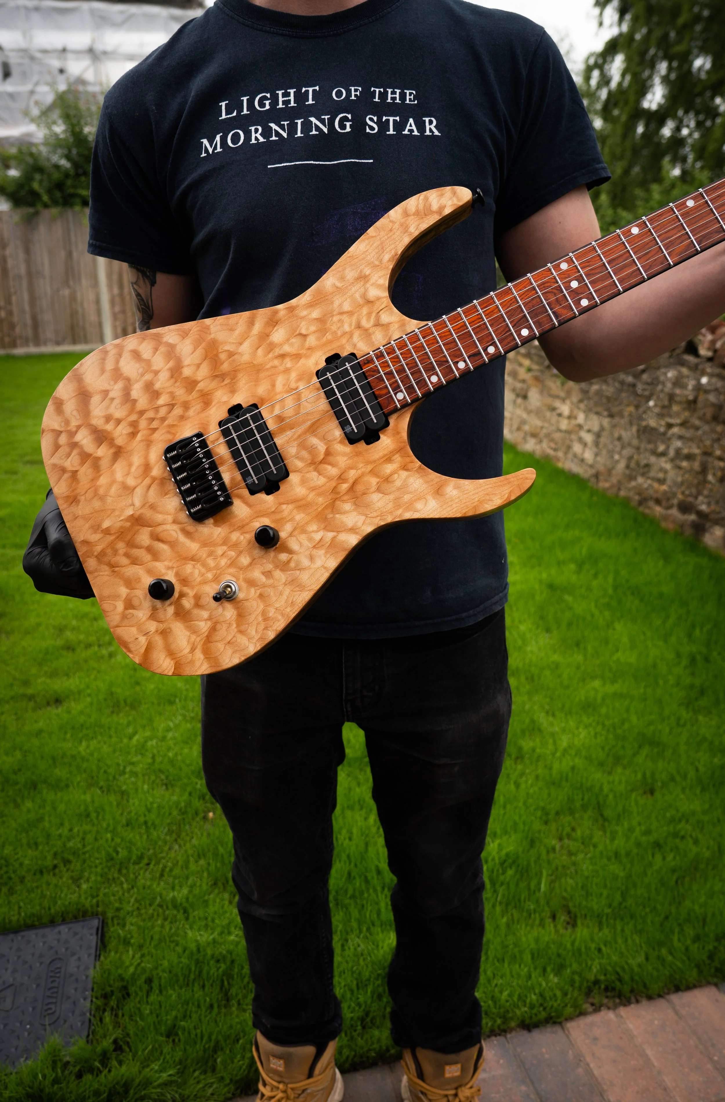 016 - 6 String Guitar