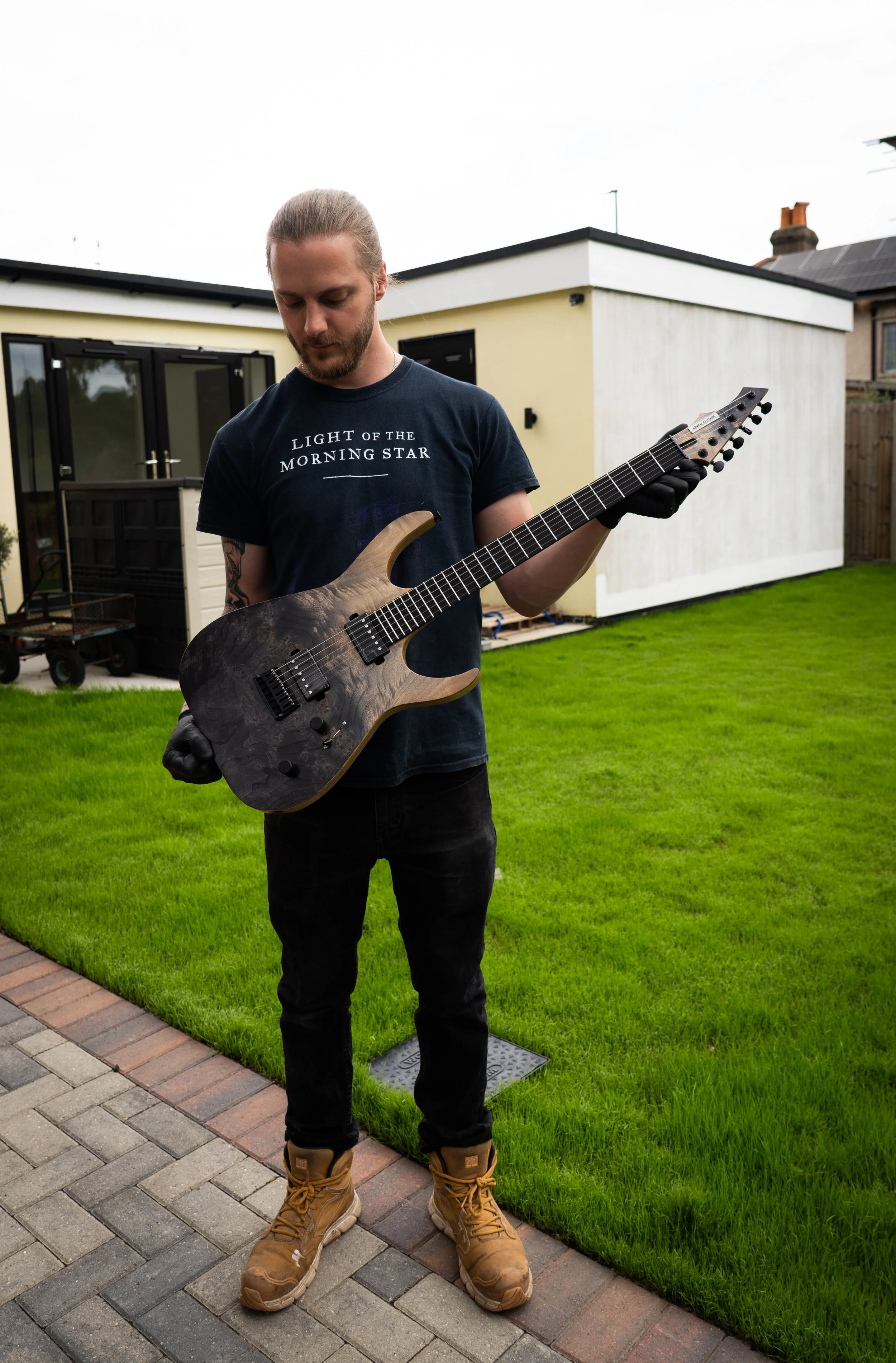 024 - 6 String Guitar