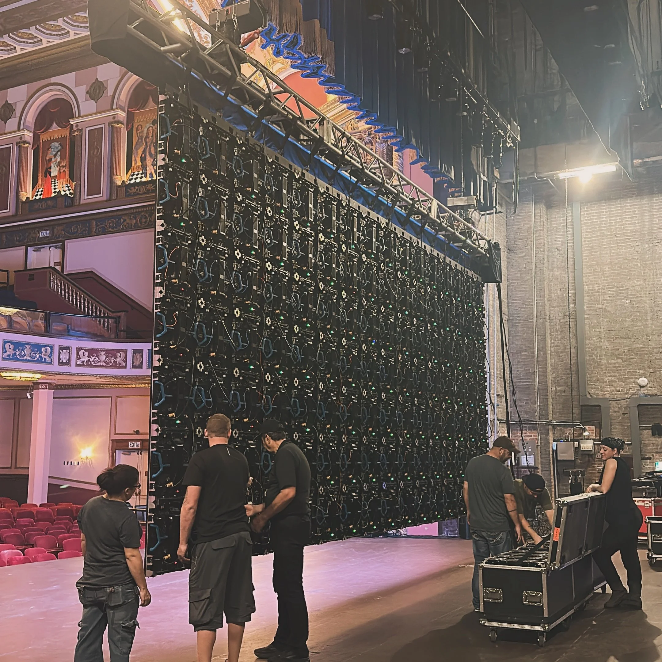 LED wall loading&hellip;BRB ✌🏻 #creativeproduction #audiovideo