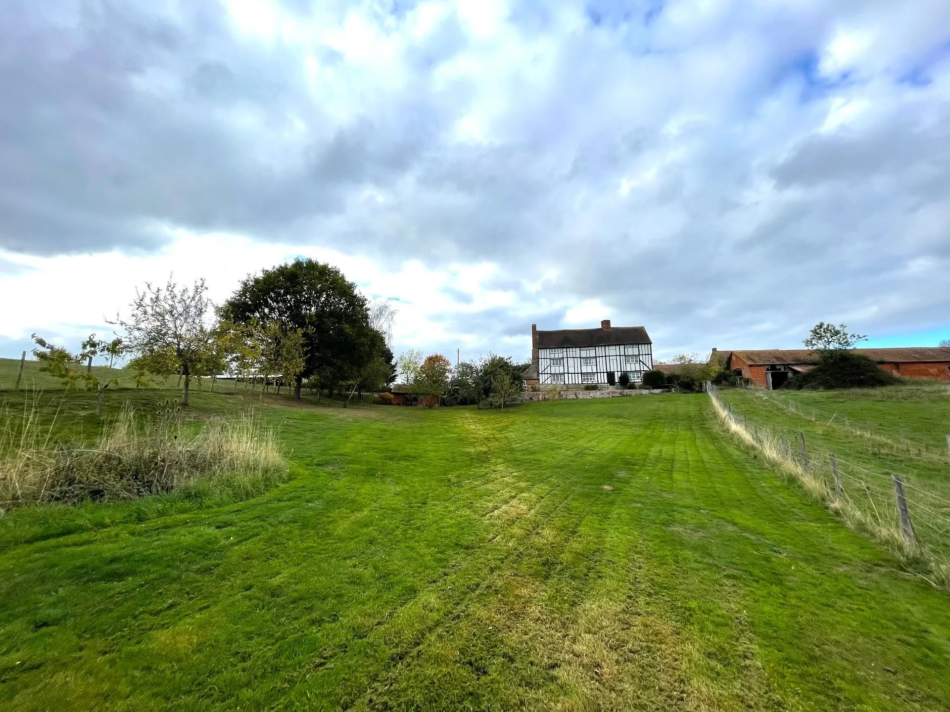 One of my larger jobs at just under 0.5 acres. What a view!
#lawncare #mowing #gloucestershire