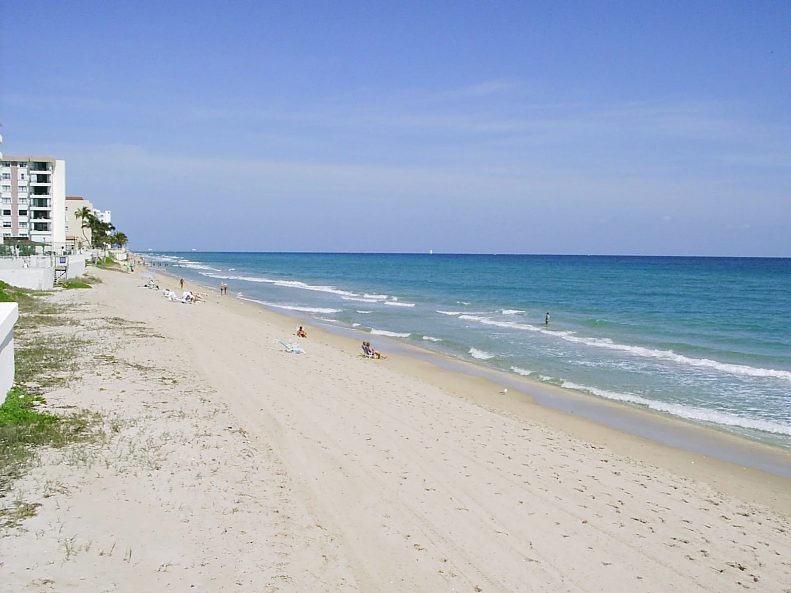 South Palm Beach shoreline with sand, low surf, and the Atlantic Ocean.