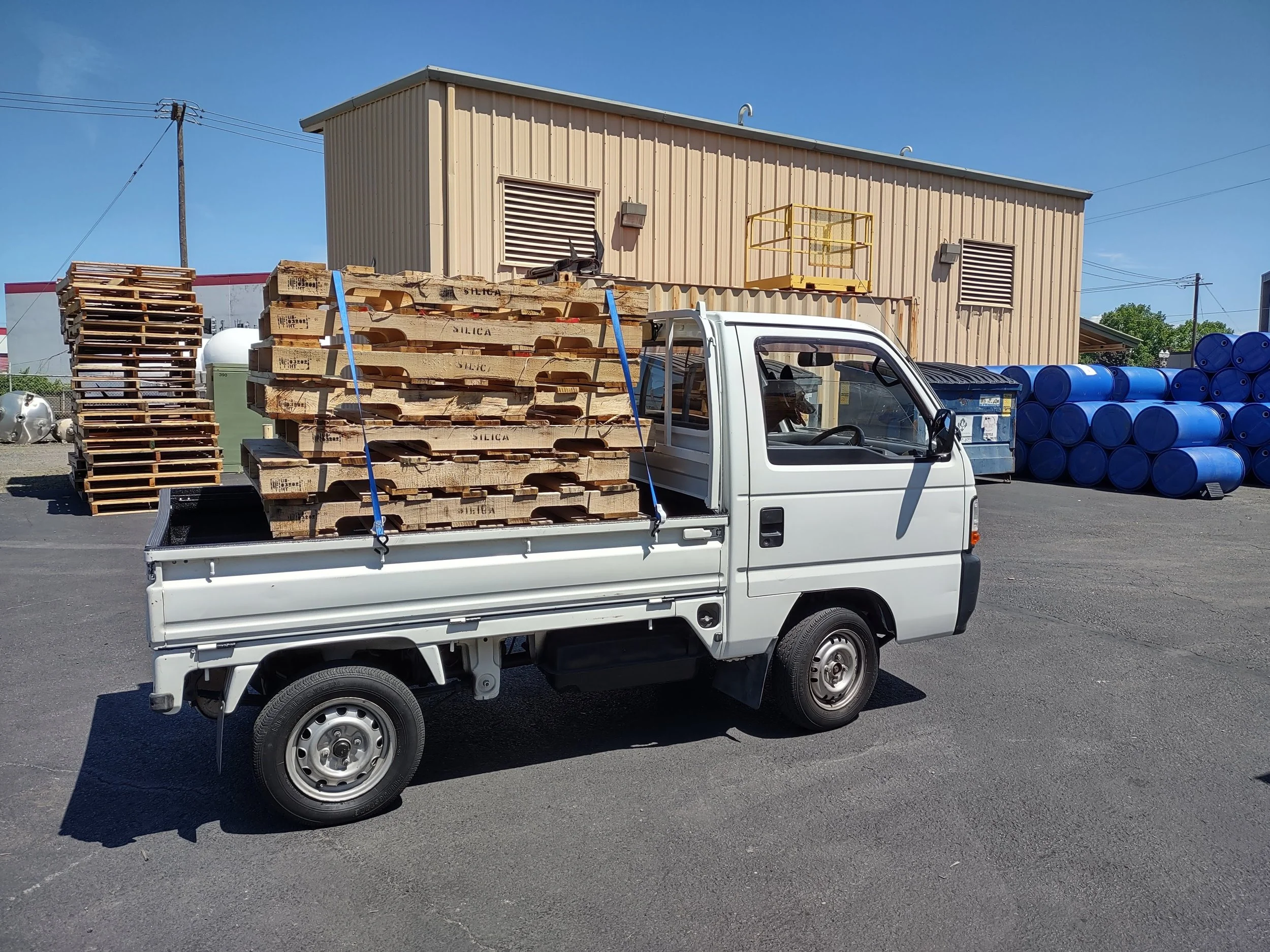 A 1994 Honda Acty carrying a secure load of pallets.