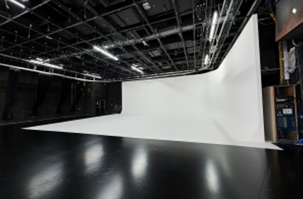 skyway-studios-studio-c-cyc-wall-1.png