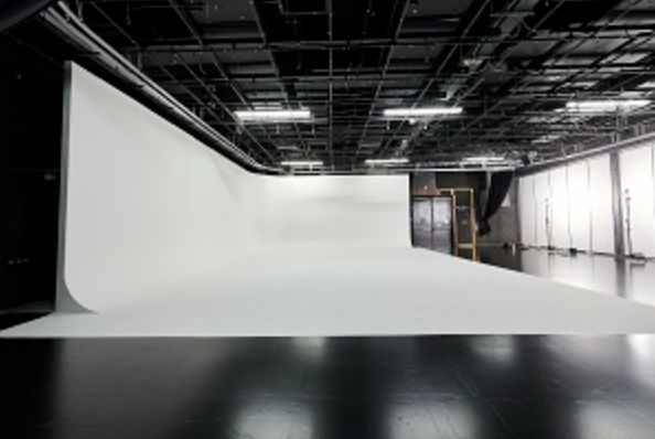 skyway-studios-studio-c-cyc-wall-2.png