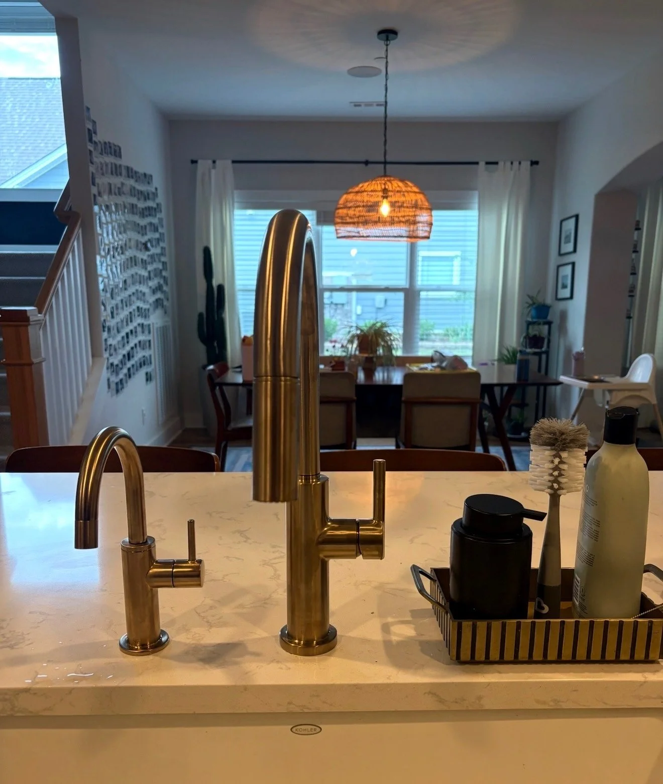 water-infuser-dispenser-marble-countertop