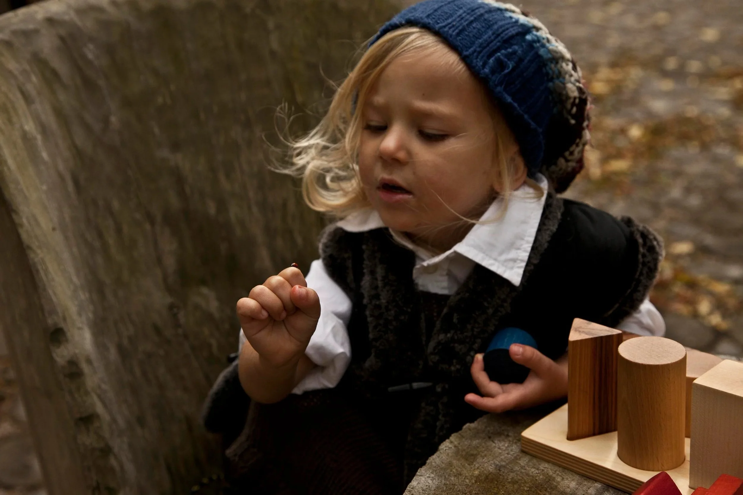 wooden-shape-sorting-blocks---natural-xl-7da90a9a.jpg
