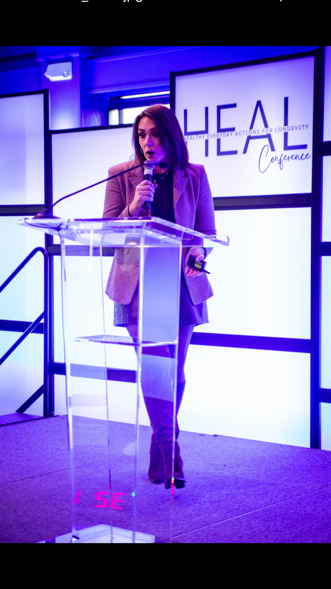 Jess Patz giving a keynote at The Heal Conference in Cleveland, Ohio