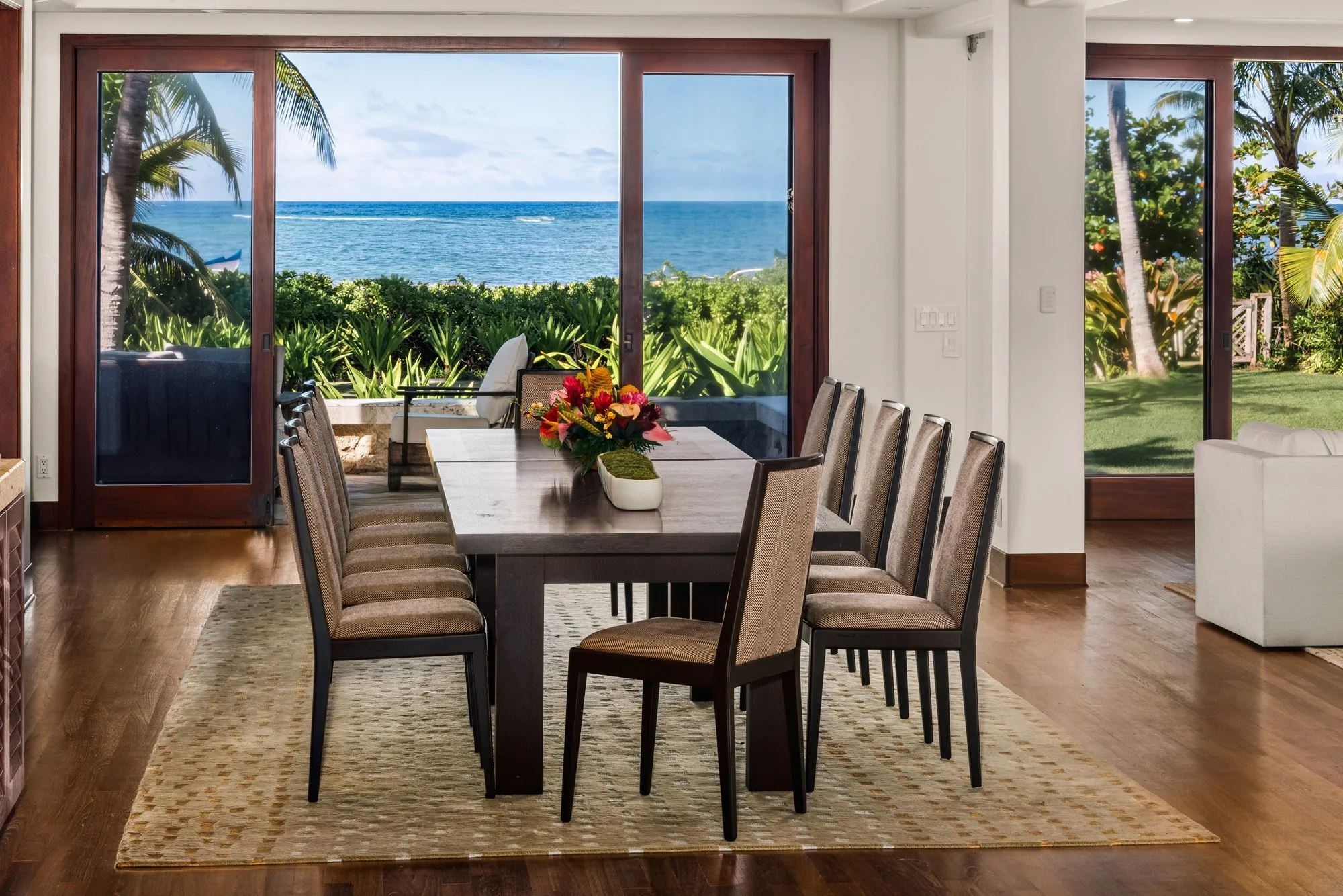 dining 4E2A5436_1 v2.jpg