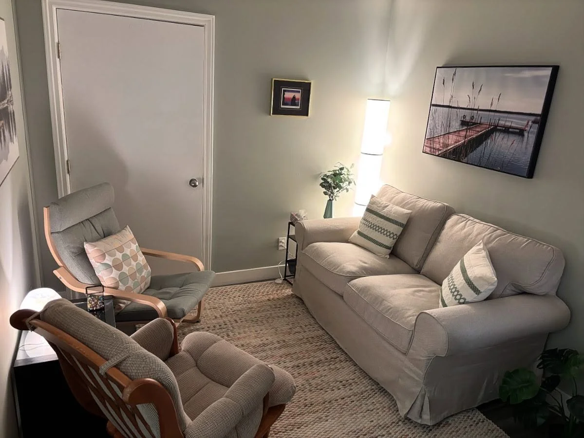 My cozy counselling space at Blueberry Therapy in Dundas @blueberrytherapypelvichealth 

Book an appointment today!

#dundas #dundasontario #psychotherapy #counselling #ontariopsychotherapist #perinatalmentalhealth