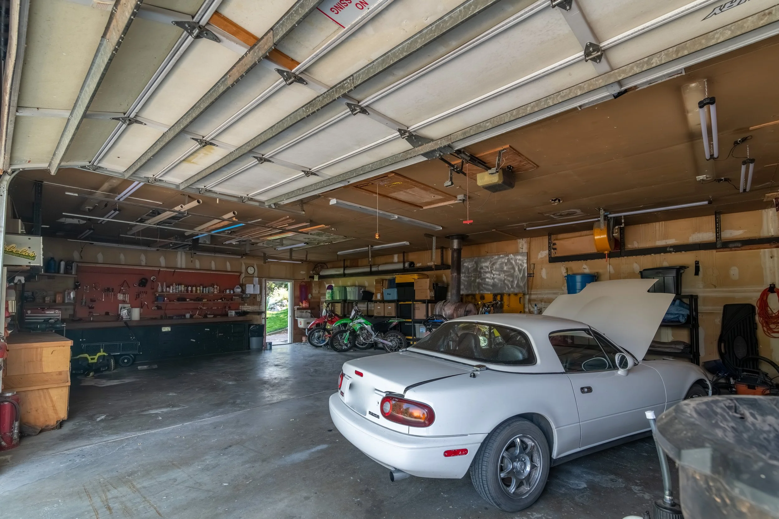 211 Rolling Hills Dr-14.jpg