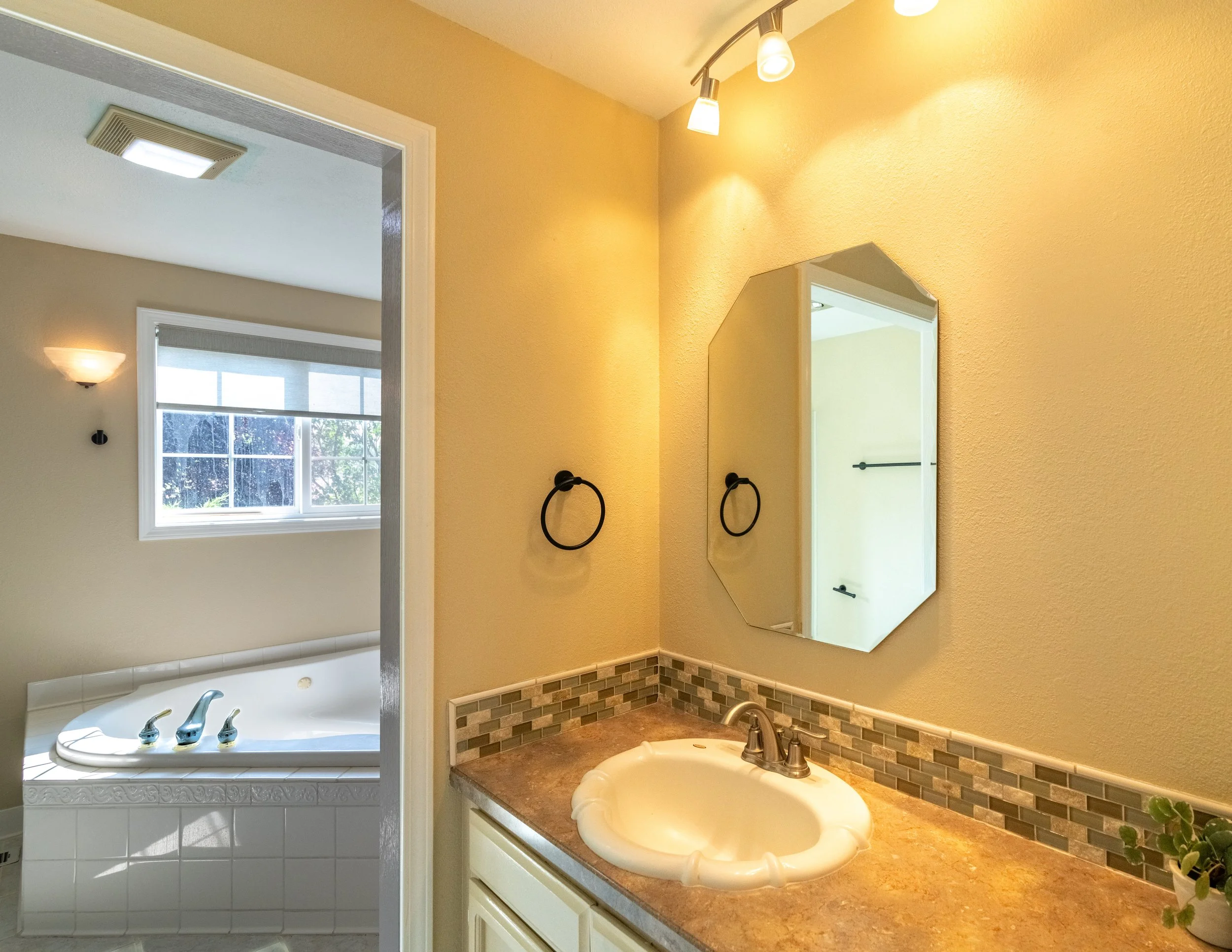 211 Rolling Hills Dr-7.jpg