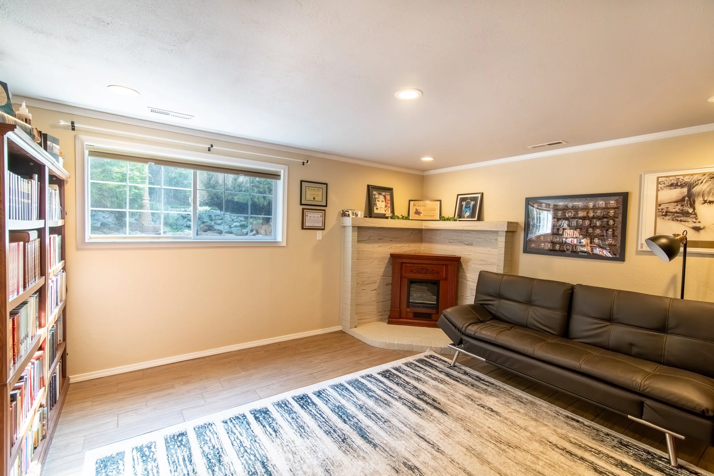211 Rolling Hills Dr-4.jpg