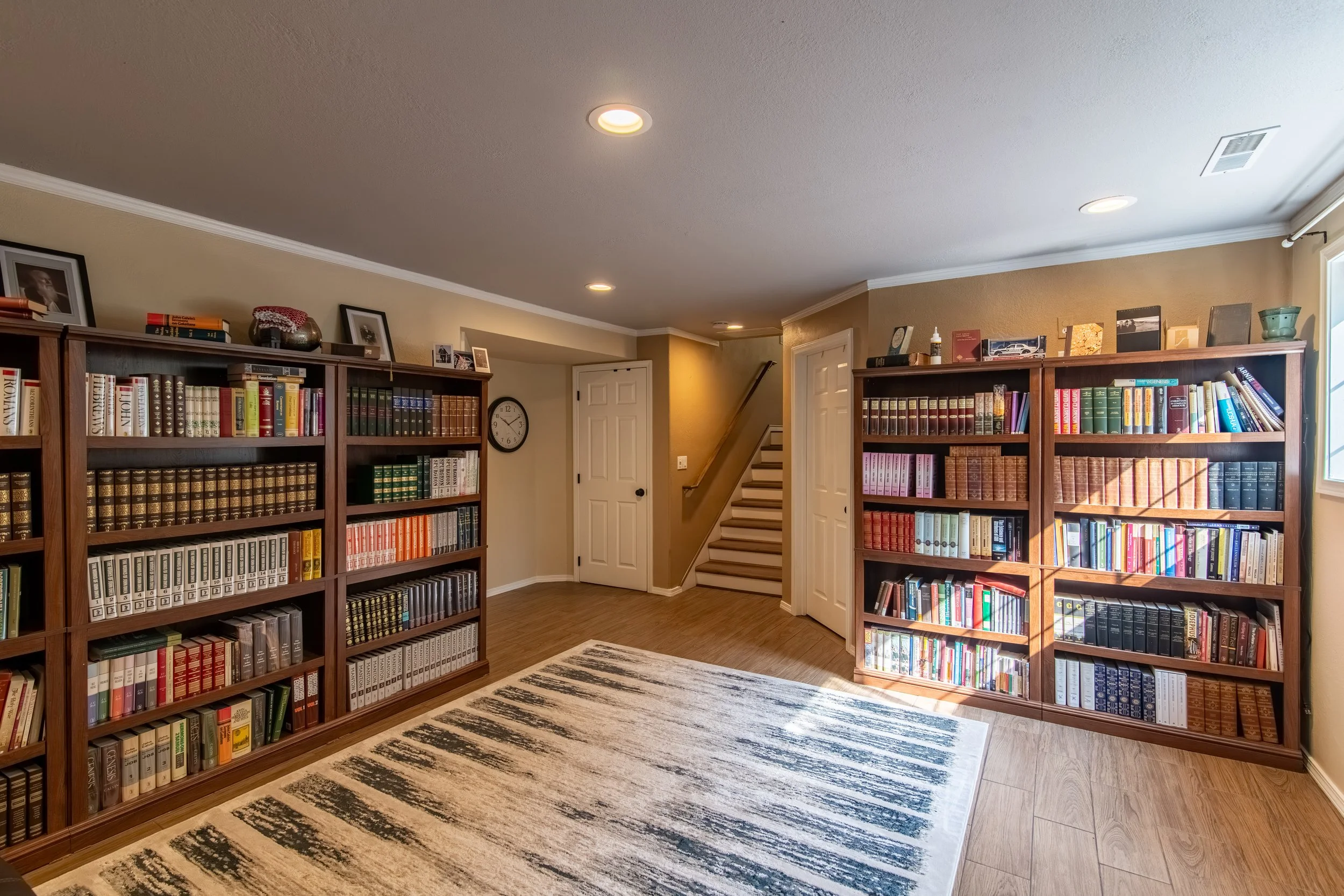 211 Rolling Hills Dr-6.jpg