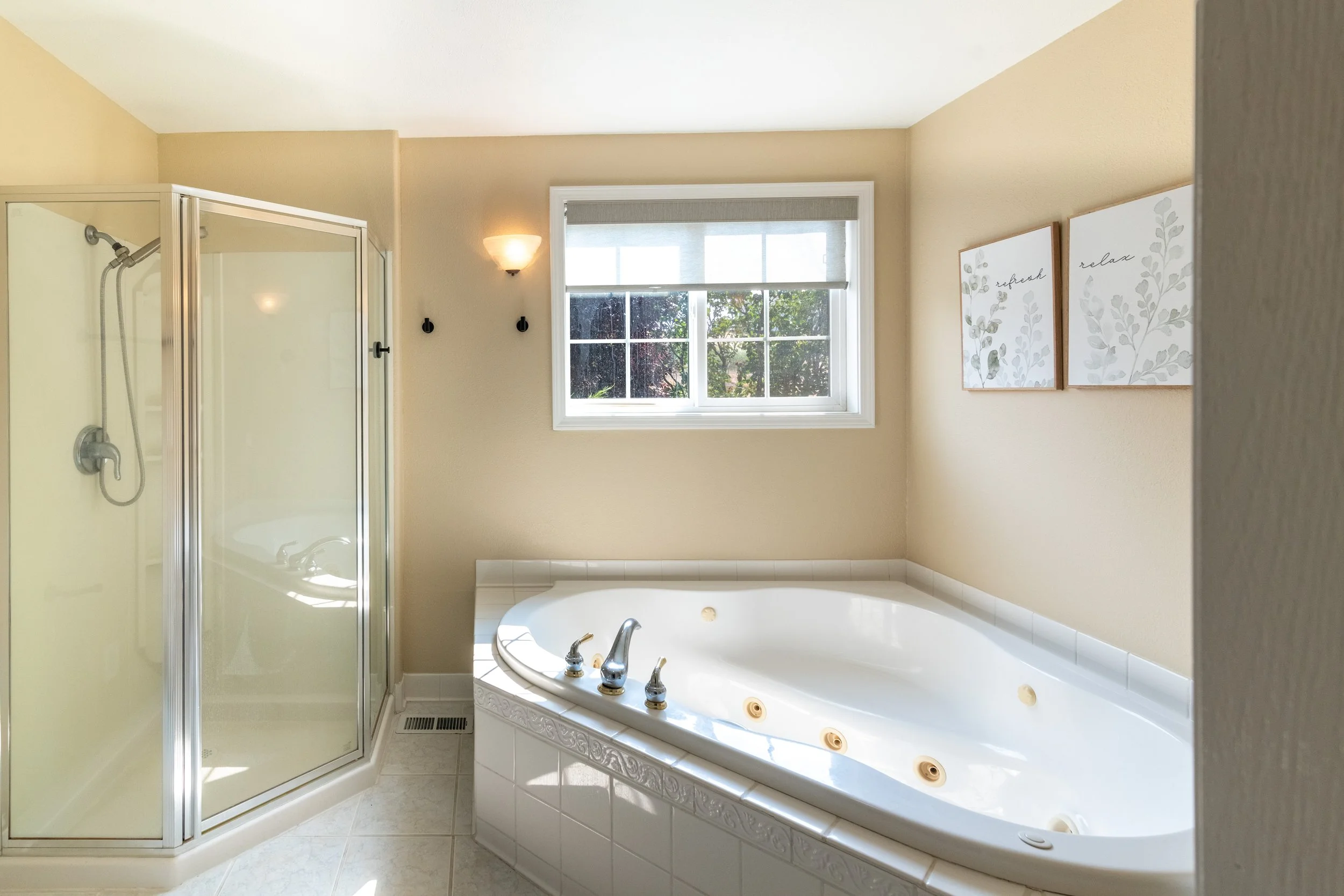211 Rolling Hills Dr-8.jpg