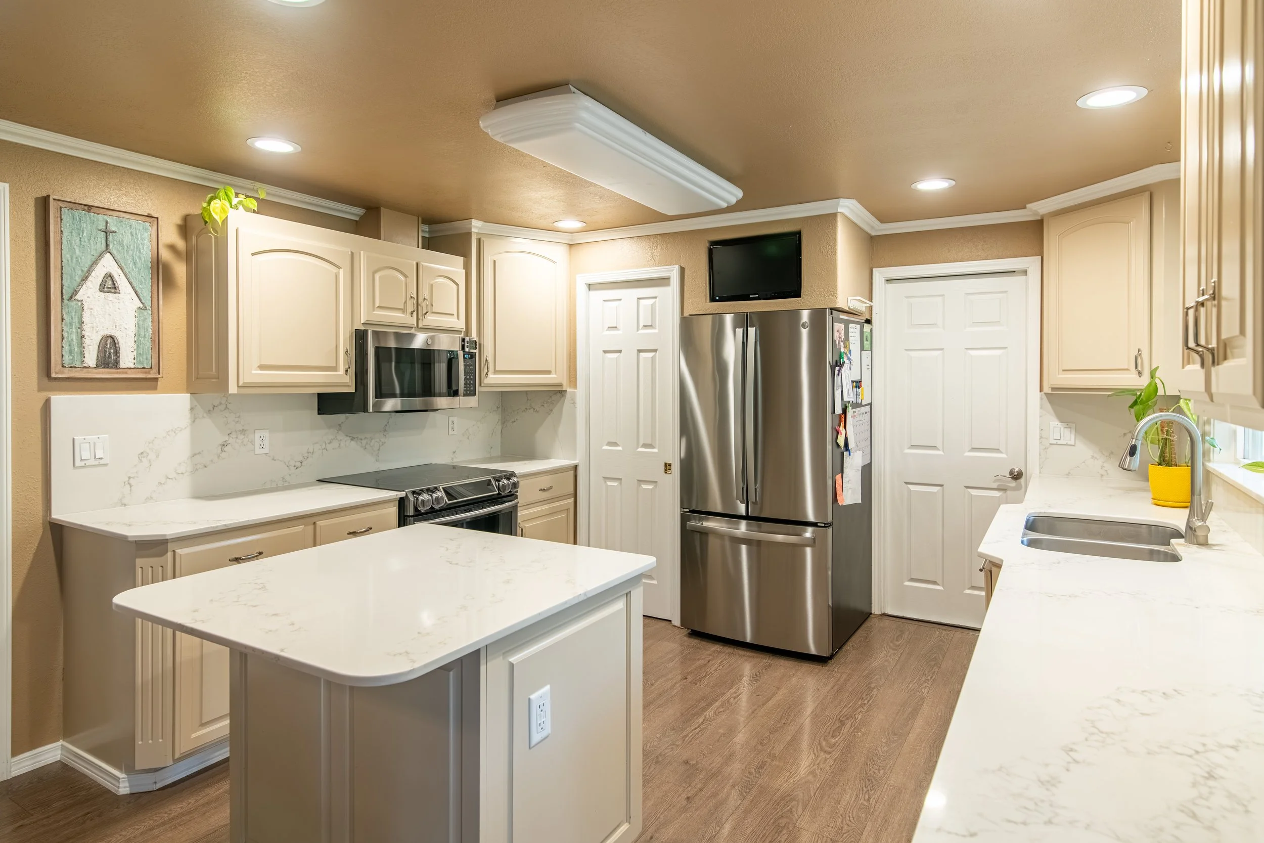 211 Rolling Hills Dr-3.jpg