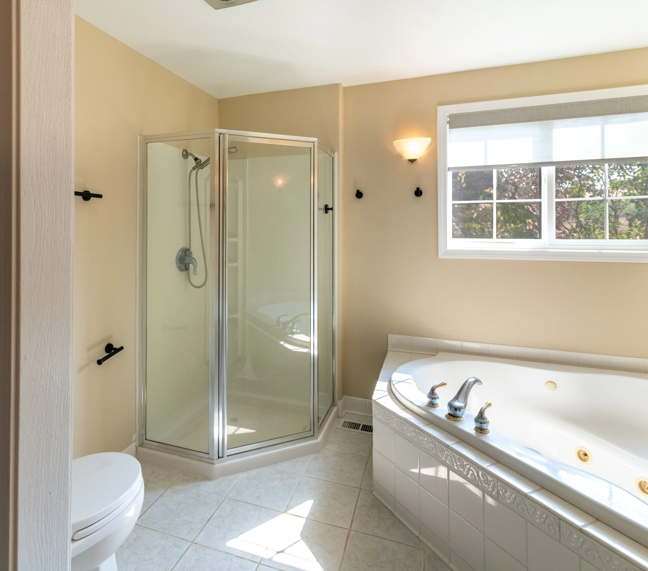 211 Rolling Hills Dr-9.jpg