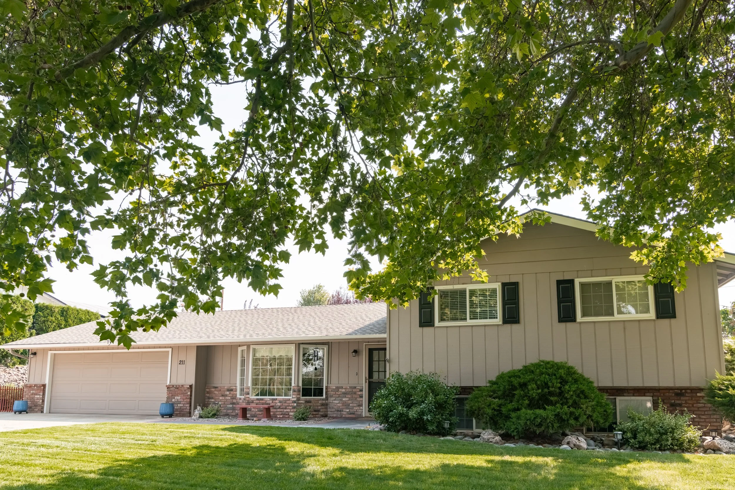 211 Rolling Hills Dr-12.jpg