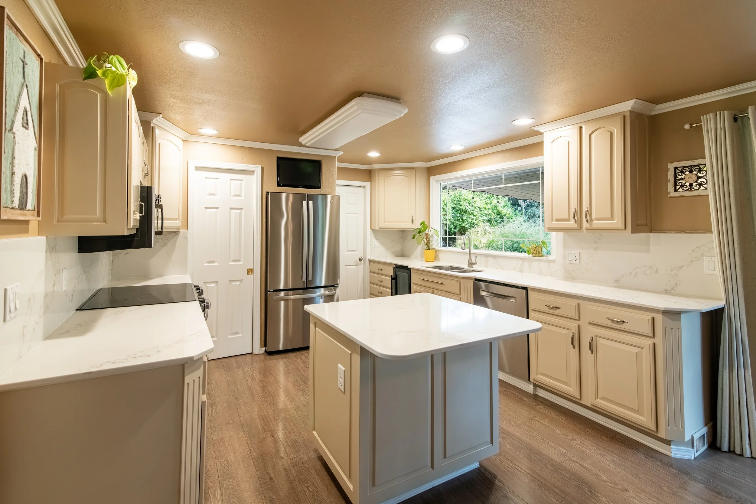 211 Rolling Hills Dr-1.jpg