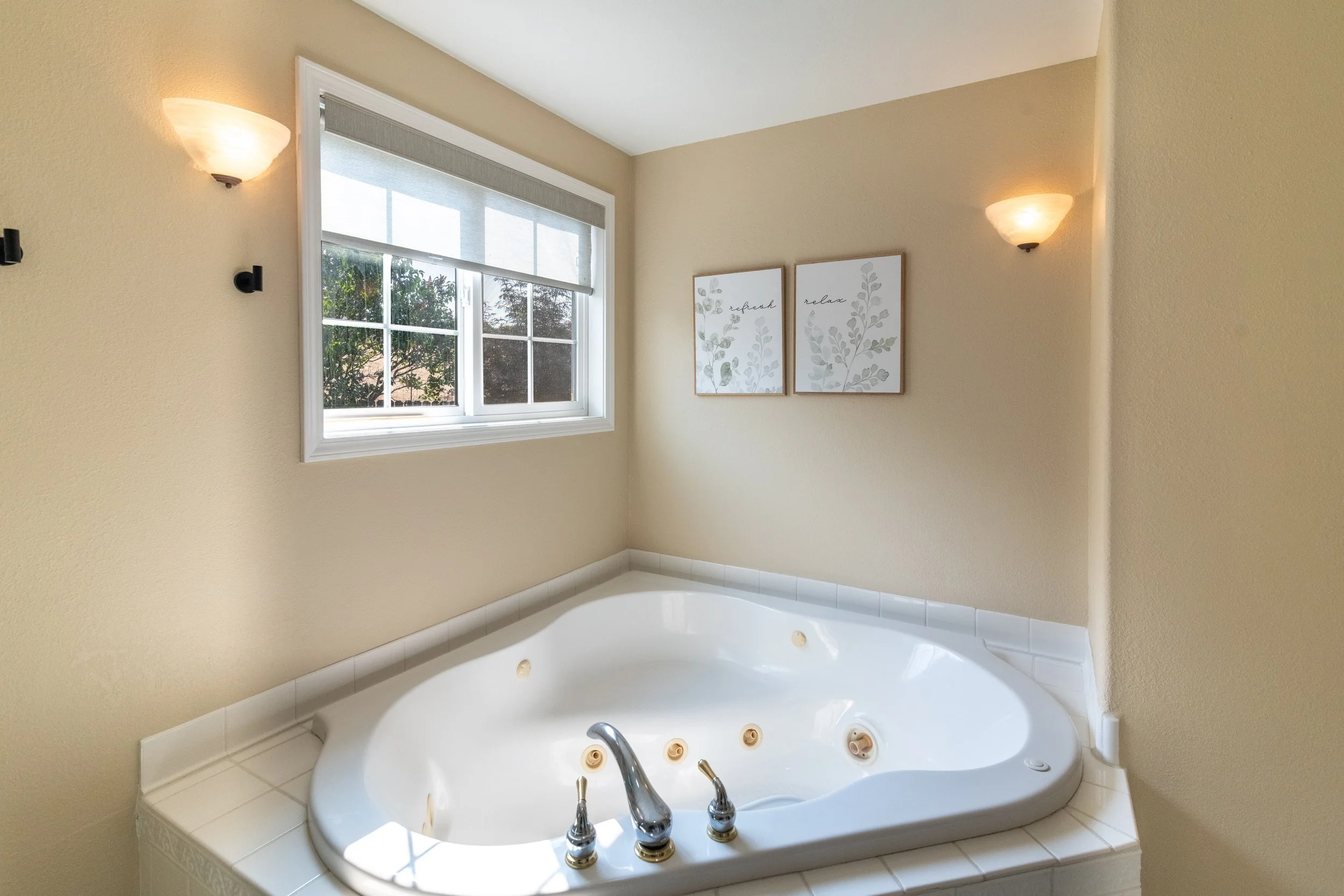 211 Rolling Hills Dr-10.jpg