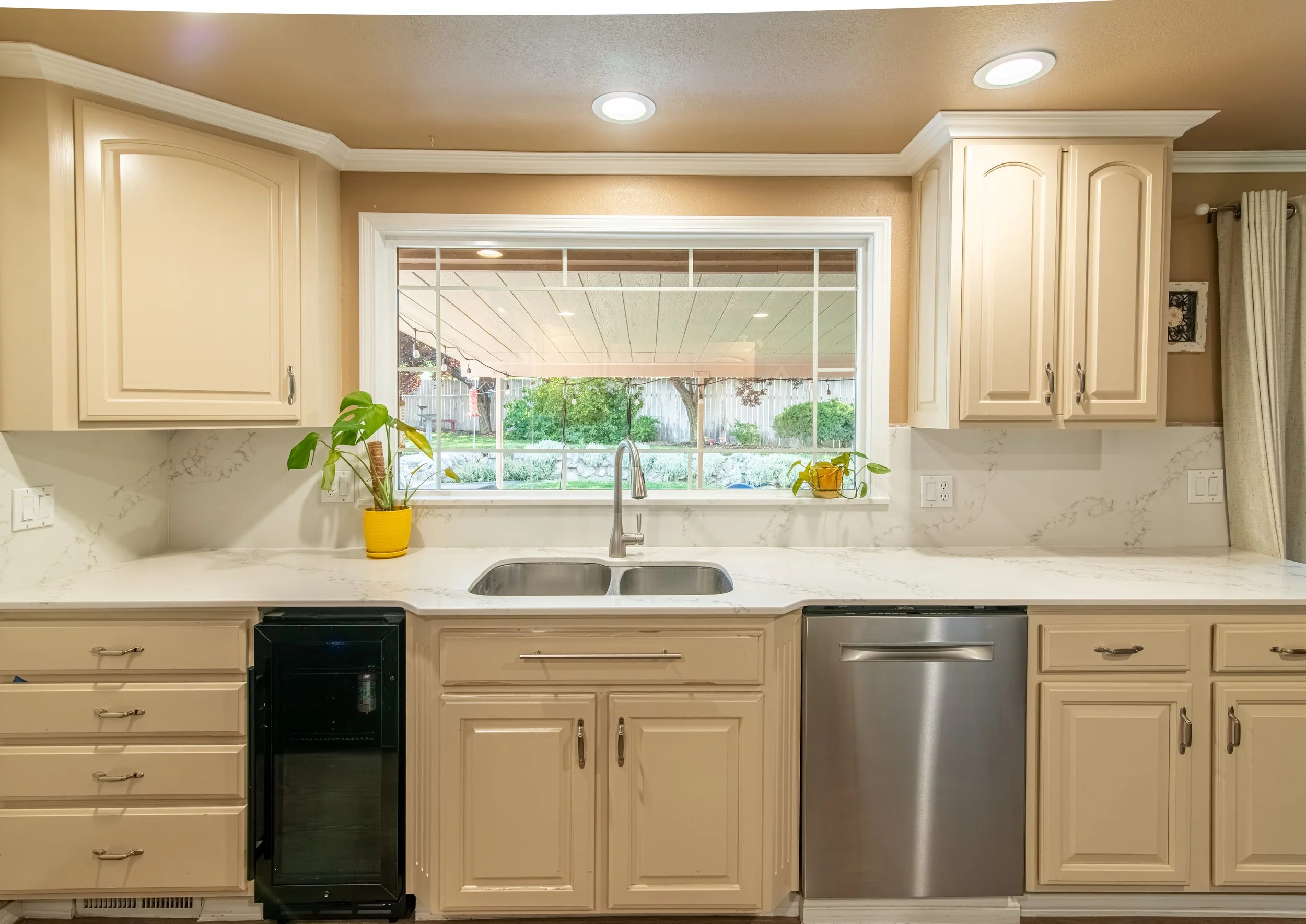 211 Rolling Hills Dr-2.jpg