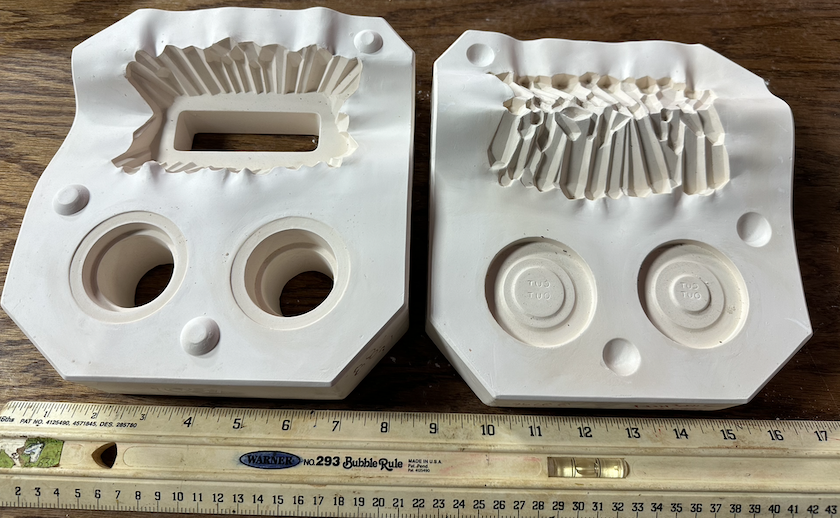 Dm 1681 base for DM1680 End Caps.png