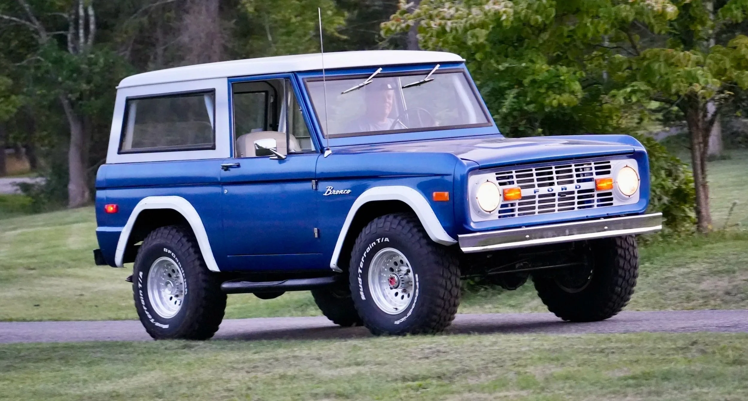 Blue vintage Gen 1 Ford Bronco