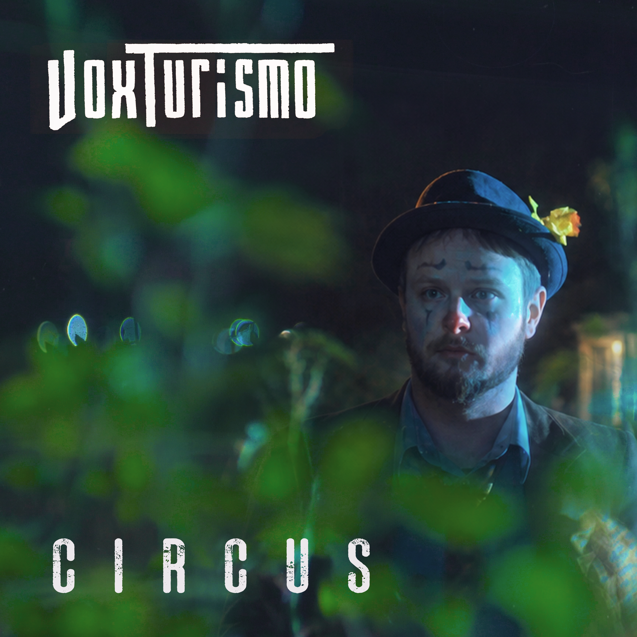 Vox Turismo – Circus single artwork featuring a band member