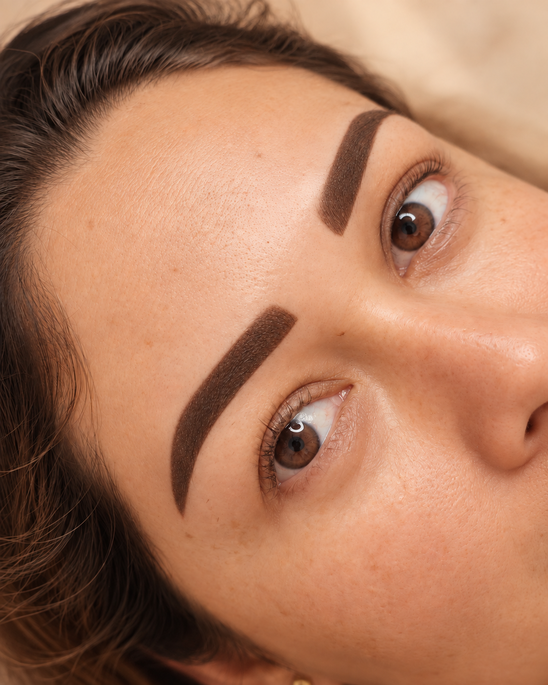 Resultado de micropigmentación de cejas con técnica [compacta tradicional] realizada por ROUS Orozco.