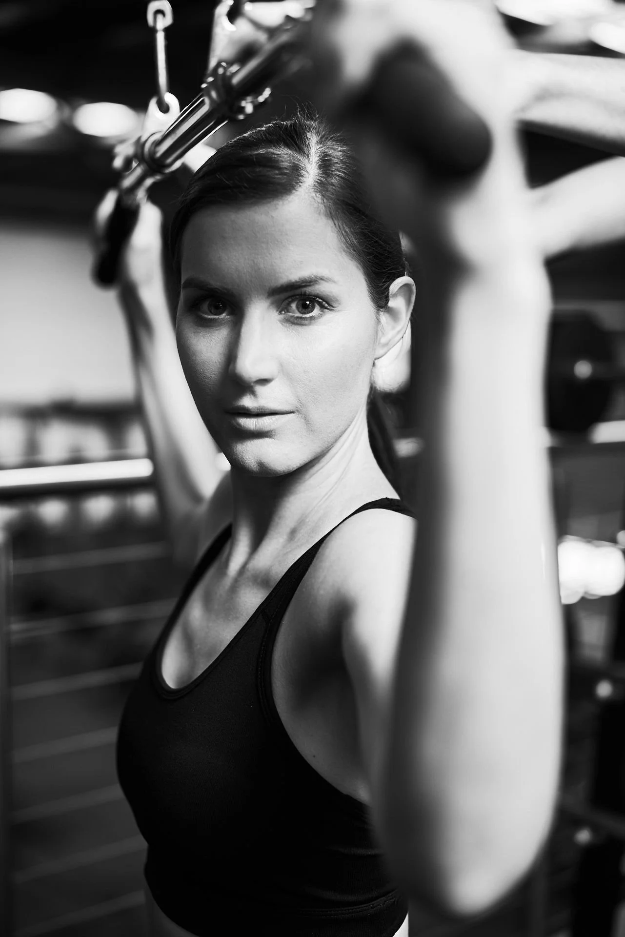 Lifestyle Portrait Woman working out in Gym