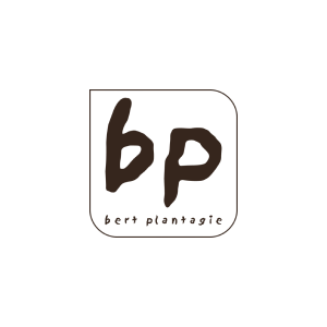 Das Bild zeigt ein schwarzes Logo mit den Buchstaben 'bp' in brauner Schrift und dem Text 'bert plessange' darunter.