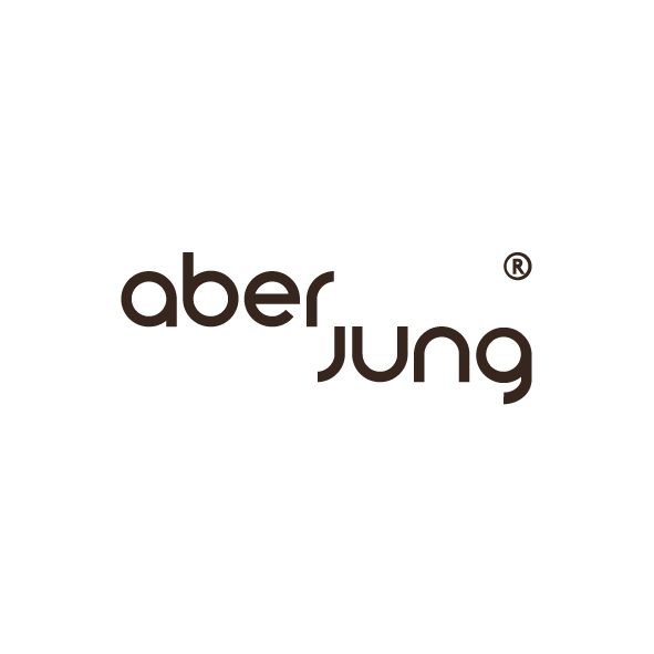 Logo mit den Worten 'aber jung' in brauner Schrift auf schwarzem Hintergrund.