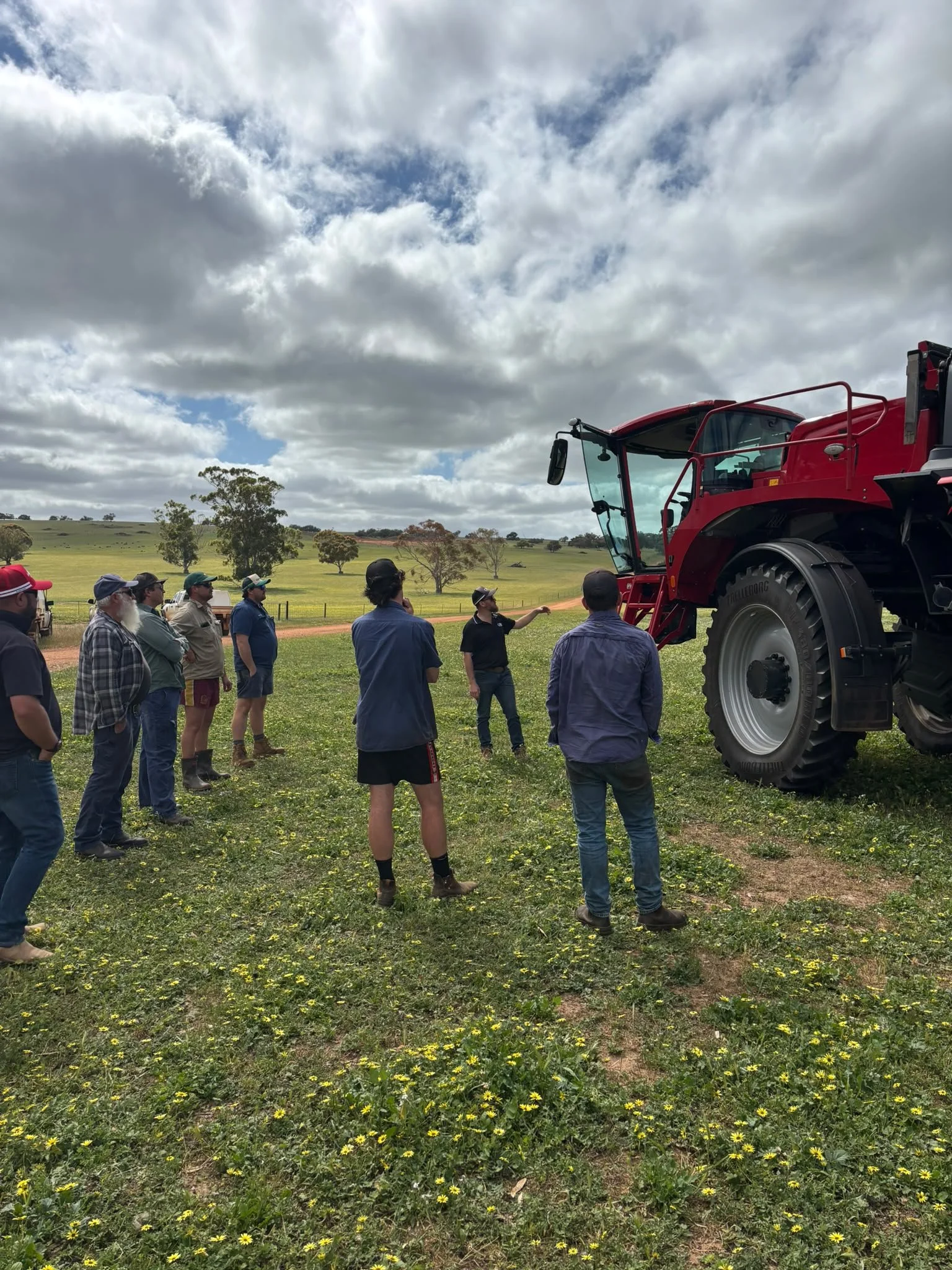 Growers at a HORSCH demo day in the paddock