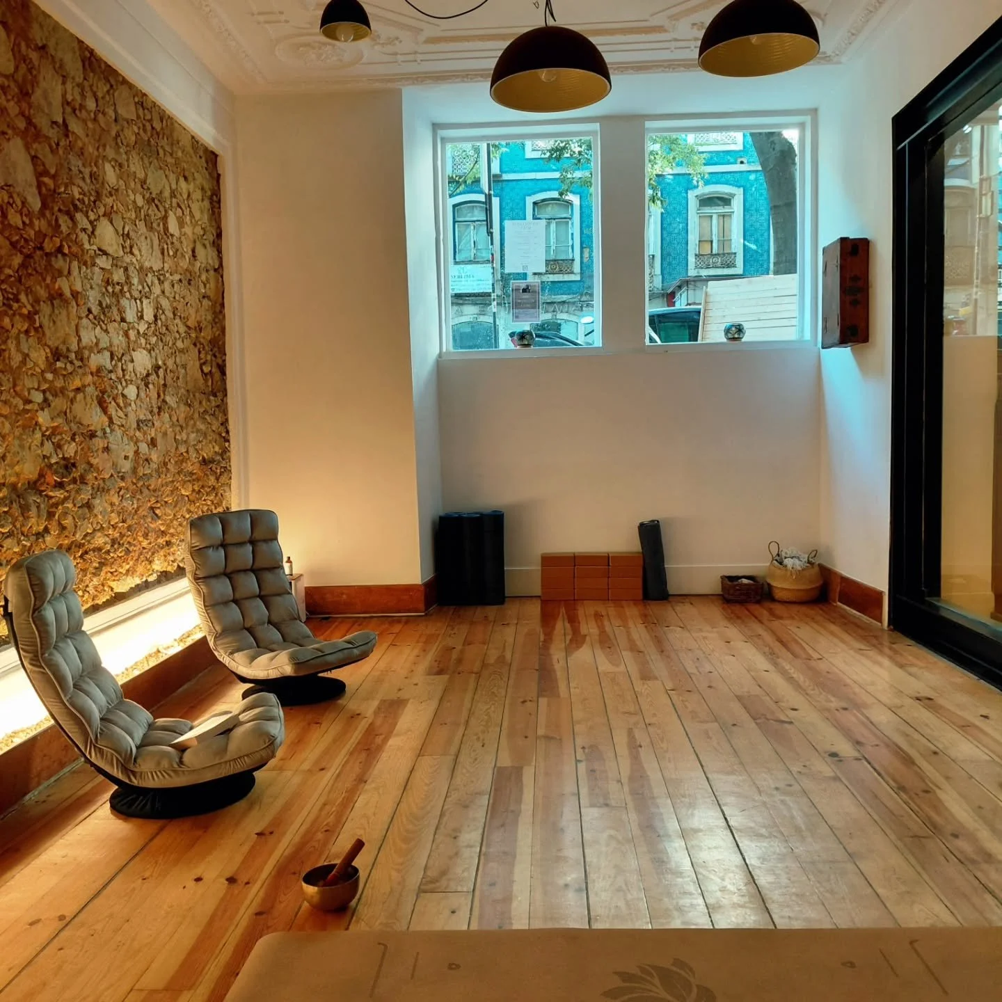 What began as a simple, raw corner is quietly turning into a place to arrive.
The Recovery Space is growing into a feel-good spot for 1:1 sessions.
The new chairs are just one step in that: more support, more softness, more &lsquo;you can rest here&r