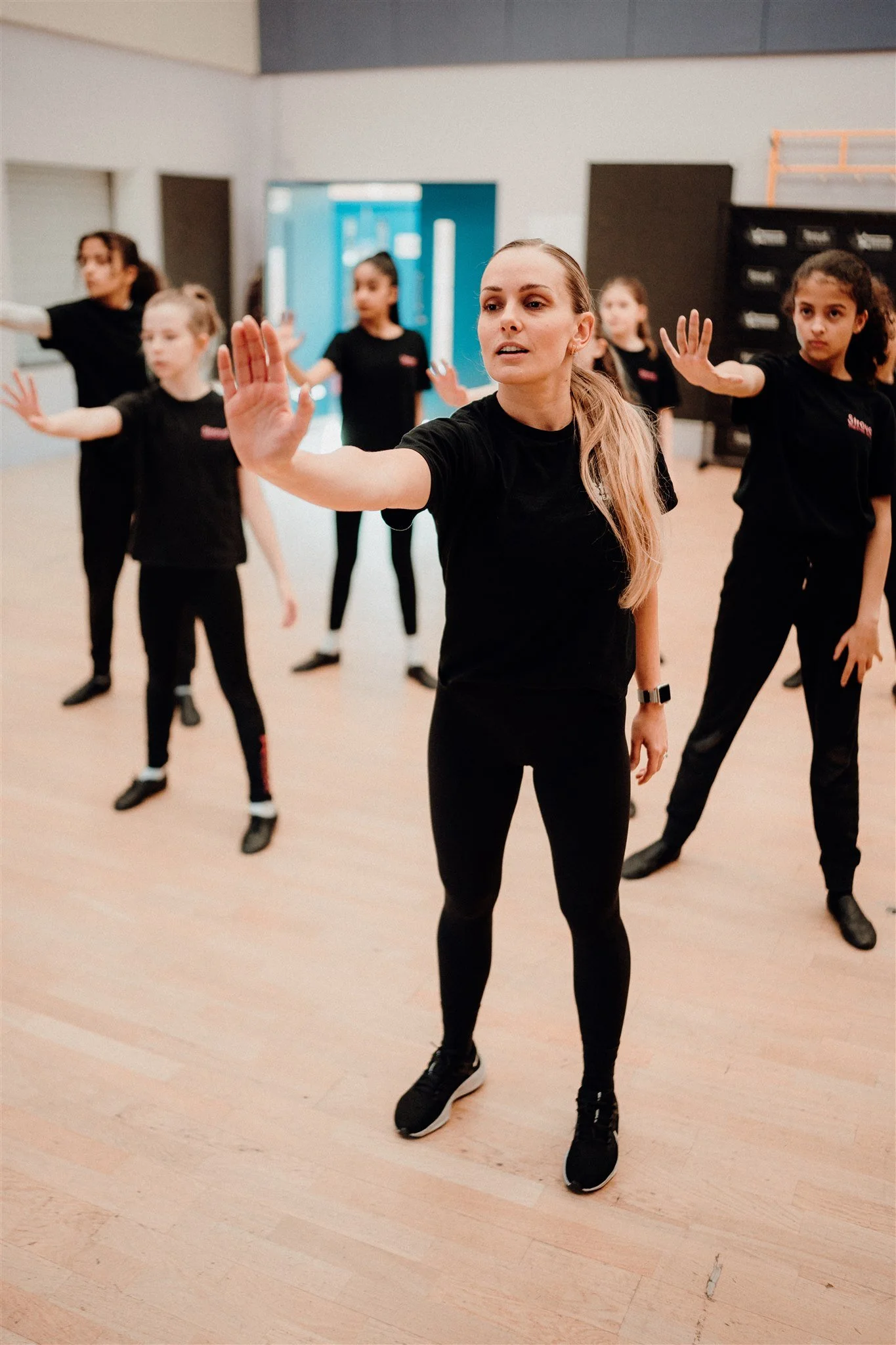 Lauren Stroud holding a performing arts class