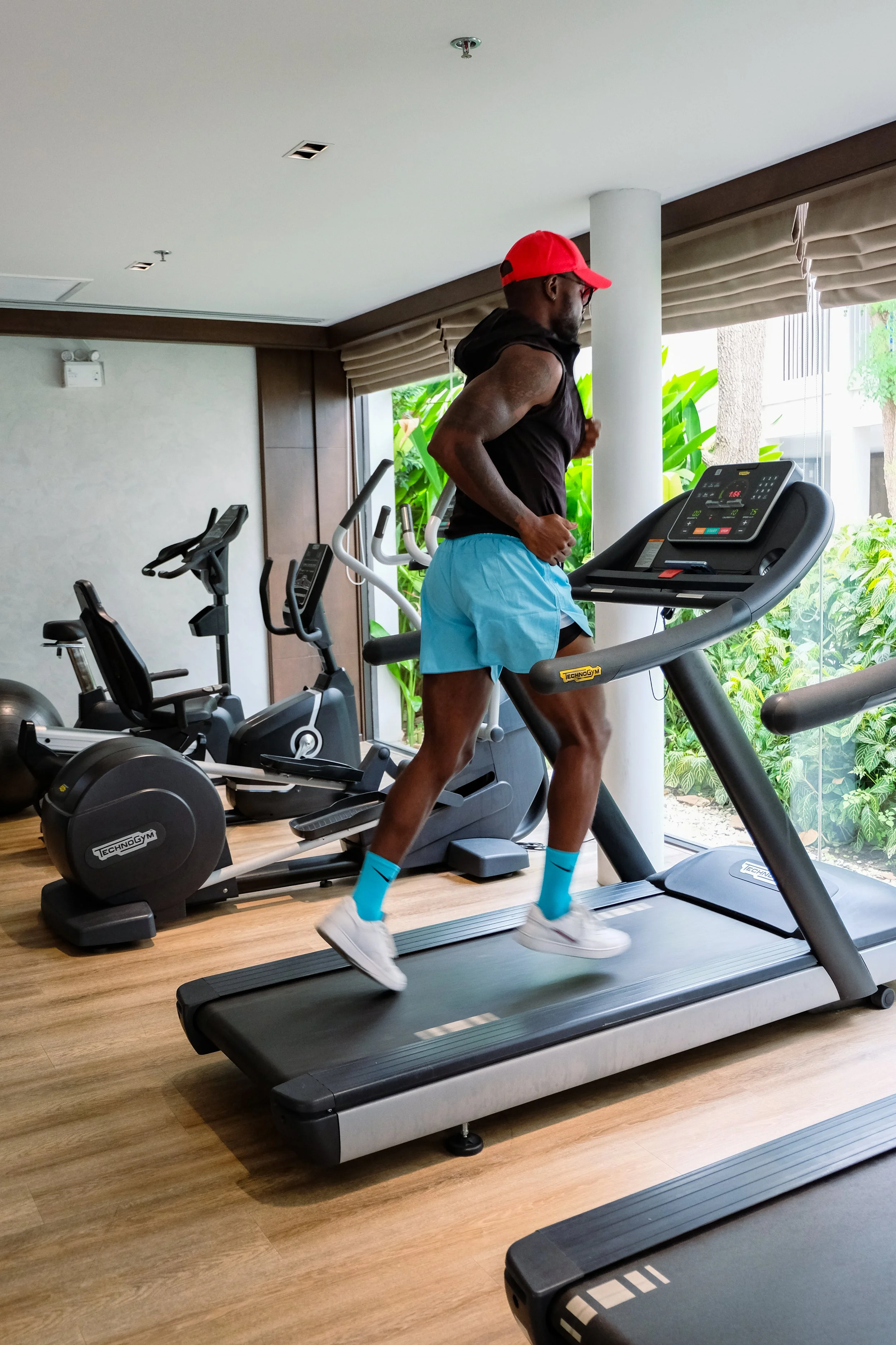 English-speaking personal trainer in Bangkok. Personal training for expats in Bangkok. Online fitness coaching