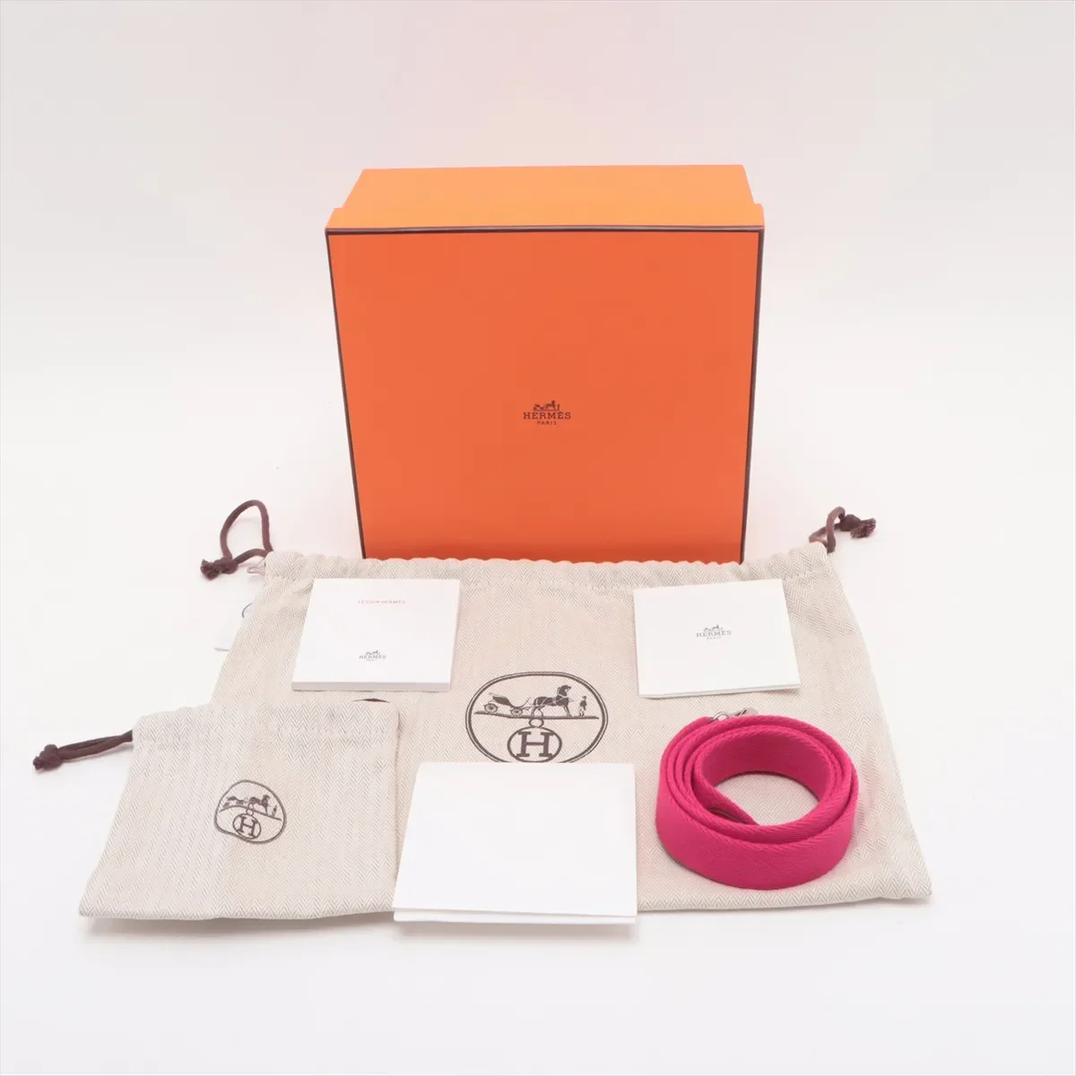 Hermes-2022-Mini_Kelly_-_Chèvre_Mysore_-PHW (9).webp