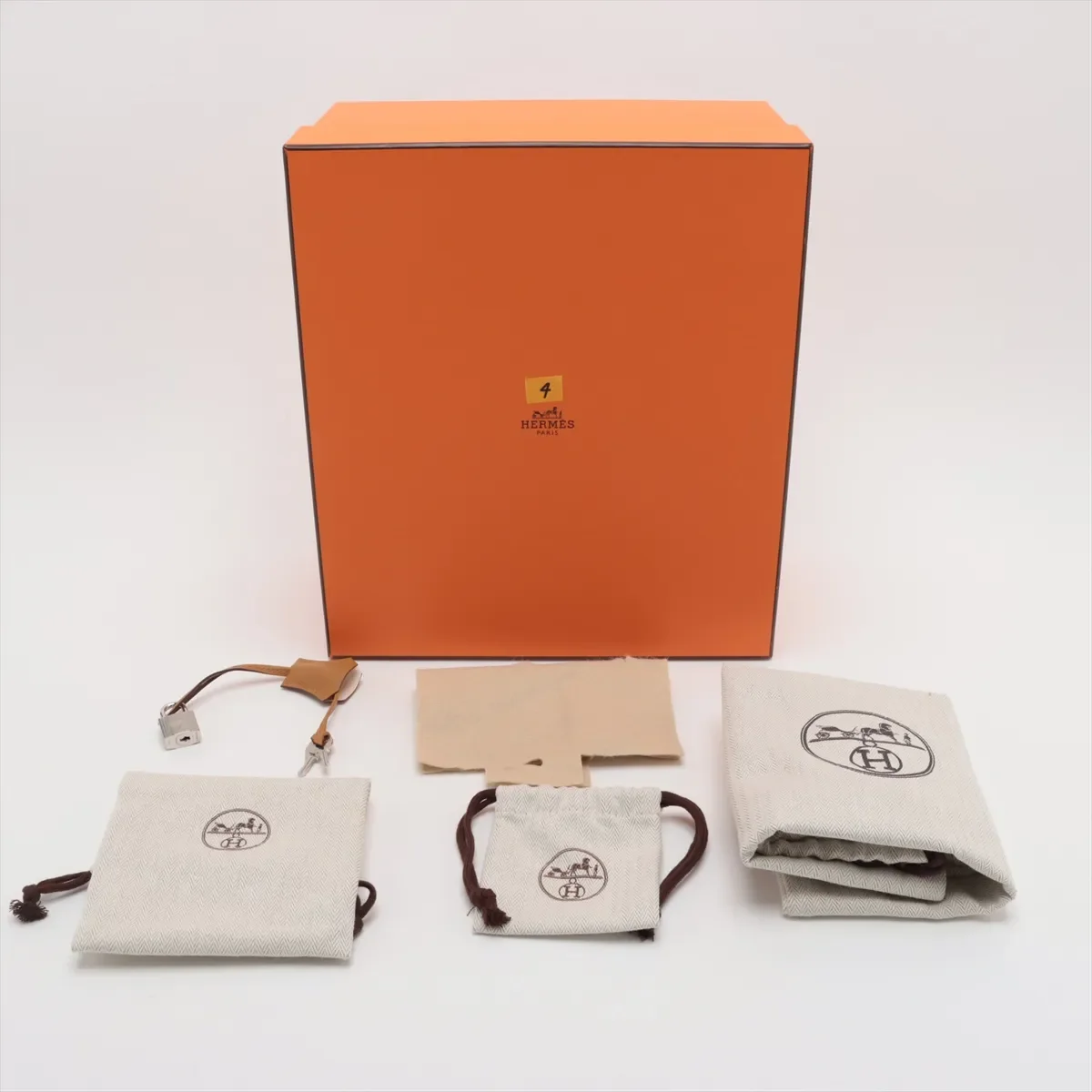 Hermes-2024-Kelly_25-_Epsom_Nata_x_Jeanne_Poussin_x_Sesame-SHW-Tricolor (11).webp
