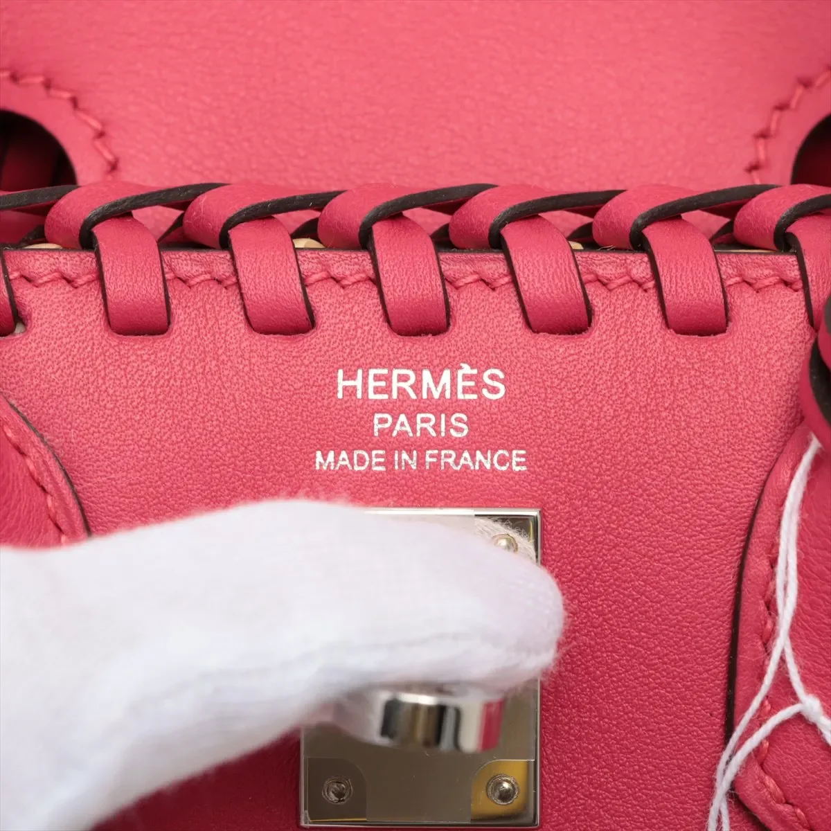 Hermes-2021-25 picnics-Swift x raffia Framboise-SHW10.webp