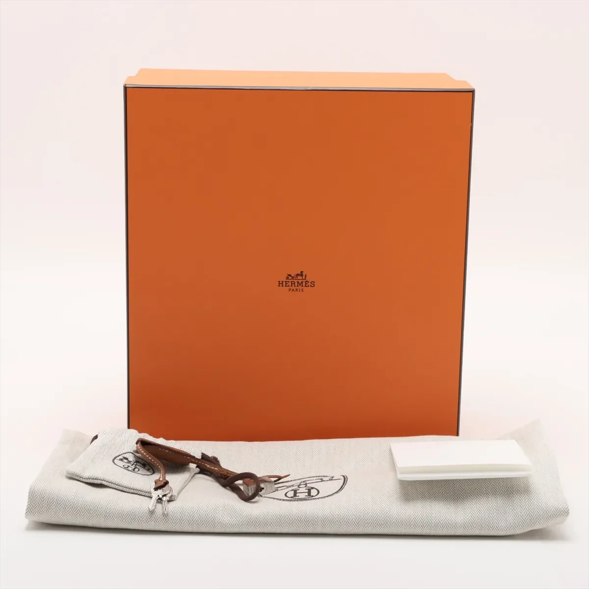 Hermes-2025-Birkin_25-Le_Tournay_Togo_Gold-SHW10011.webp