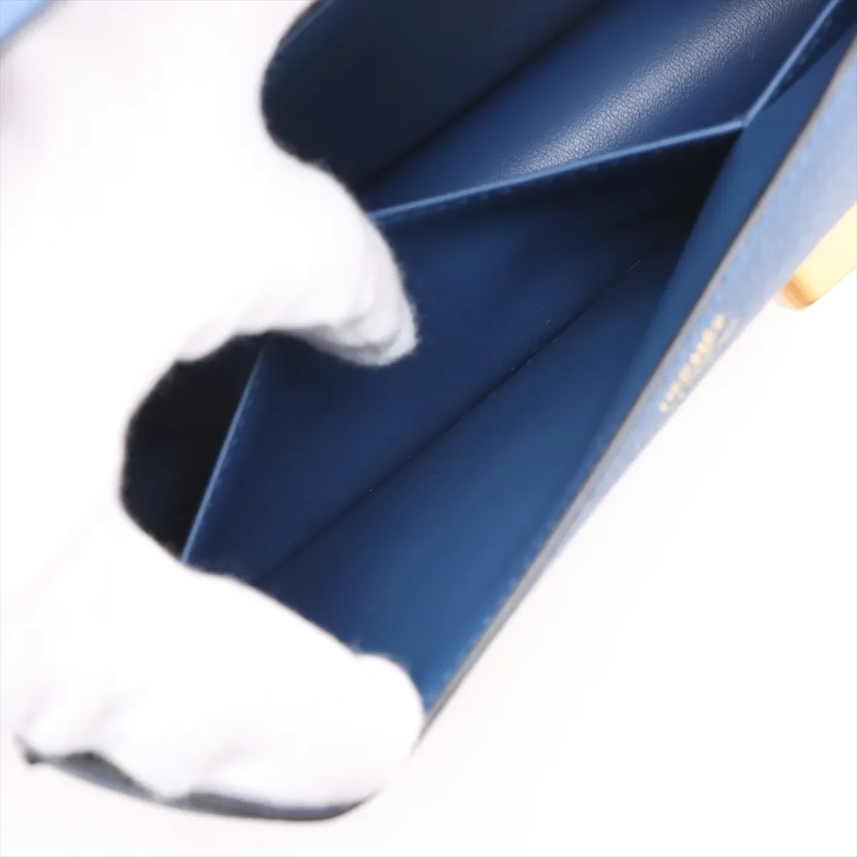 Hermes-2025-Constance_24-Miroir_Epsom_Blue_Tie-GHW (6).webp
