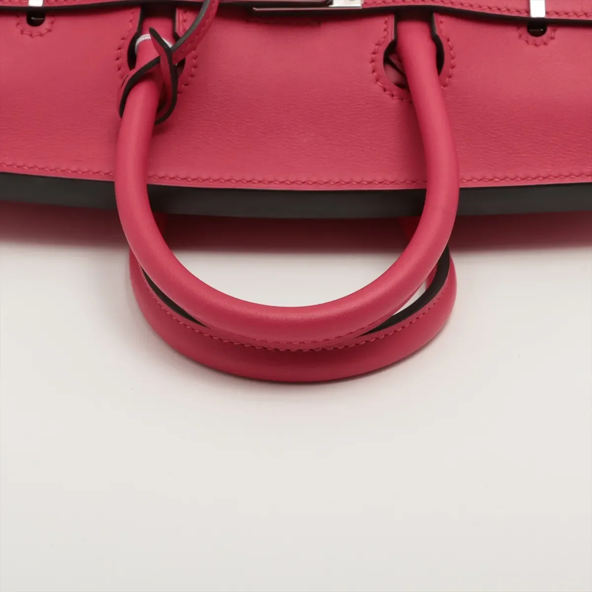 Hermes-2021-25 picnics-Swift x raffia Framboise-SHW5.webp
