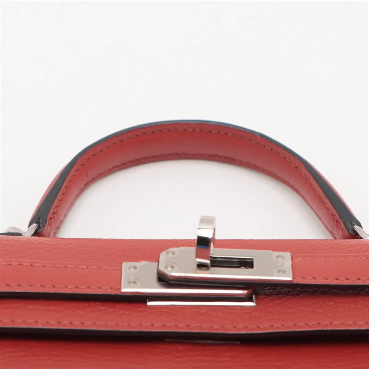 Hermes-2022-Mini_Kelly_-_Chèvre_Mysore_-PHW (5).webp
