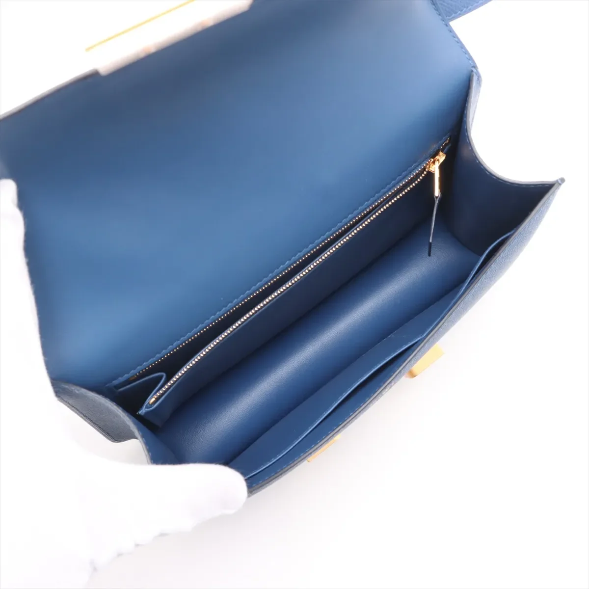Hermes-2025-Constance_24-Miroir_Epsom_Blue_Tie-GHW (5).webp